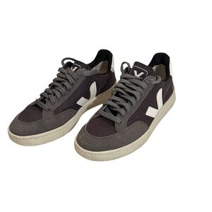 Veja Men's Charcoal and White Sneakers